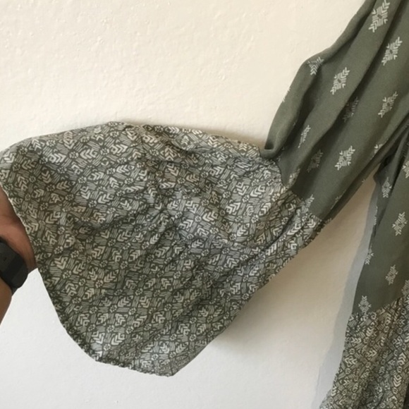 Mudd Bohemian Bell Sleeve Top Tie Front Size XXS - Picture 6 of 8